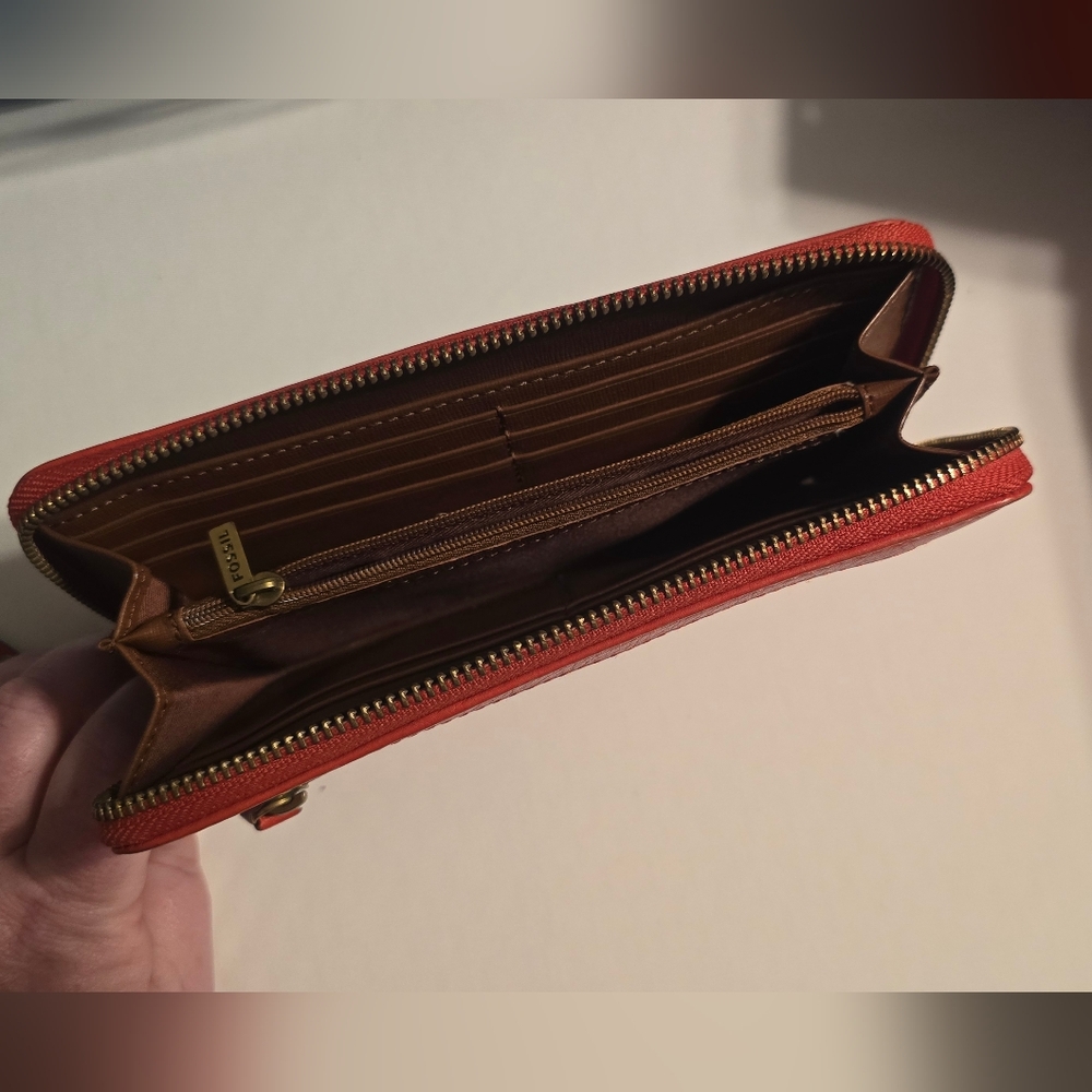 Red Fossil Wallet - image 4
